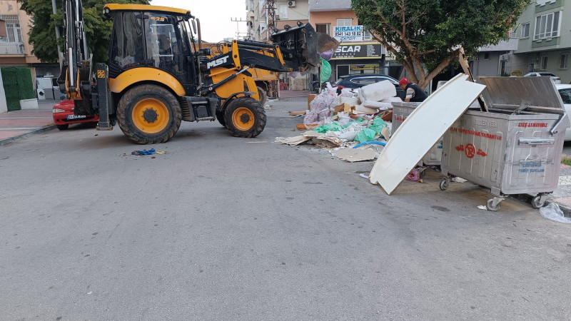 YENİŞEHİR BELEDİYESİ BUDAMA VE MOLOZ ATIKLARINI PERİYODİK OLARAK TOPLUYOR