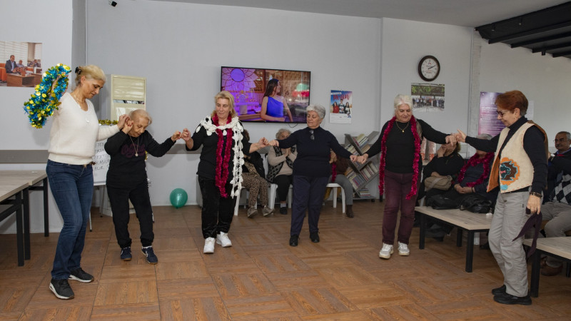 MERSİN BÜYÜKŞEHİR İLE VATANDAŞLAR YENİ YIL COŞKUSU YAŞIYOR