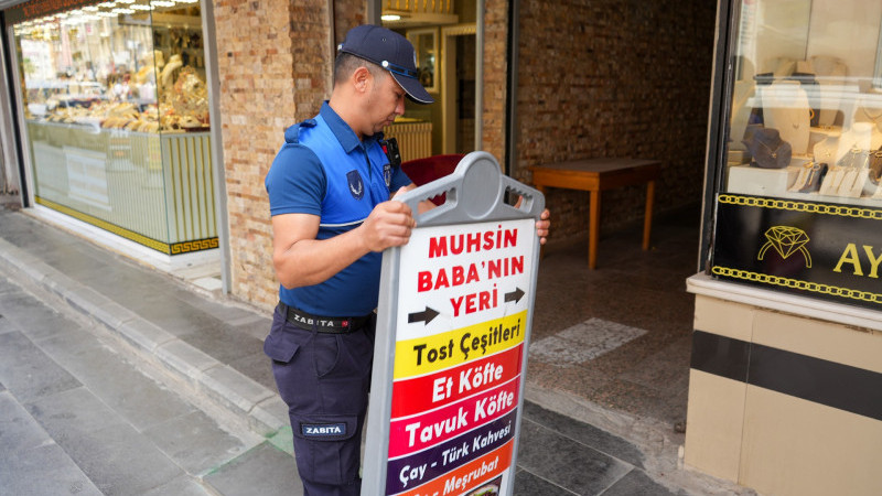 TARSUS BELEDİYESİ ZABITA MÜDÜRLÜĞÜ'NDEN KALDIRIM İŞGALİ DENETİMİ