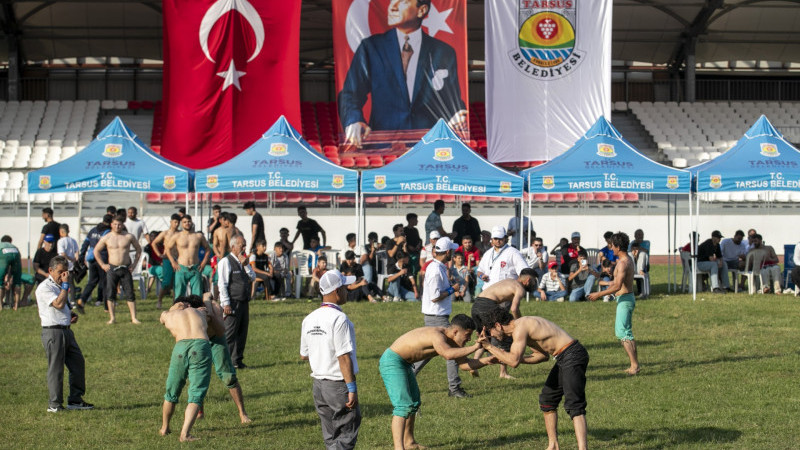 SEÇER, ‘HIDIRELLEZ MOLLA KERİM KARAKUCAK GÜREŞLERİ’Nİ İZLEDİ