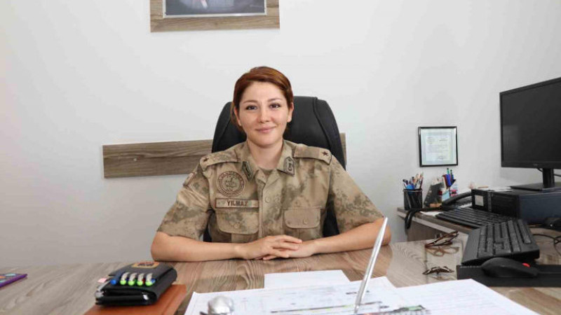 İLÇEDE KADIN JANDARMA KOMUTANI SEVİNCİ 