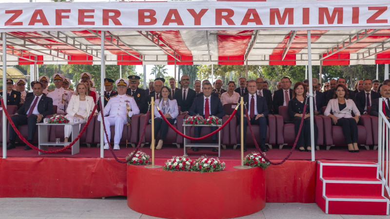  SEÇERLER, MERSİNLİLERİN ZAFER BAYRAMI COŞKUSUNA ORTAK OLDU