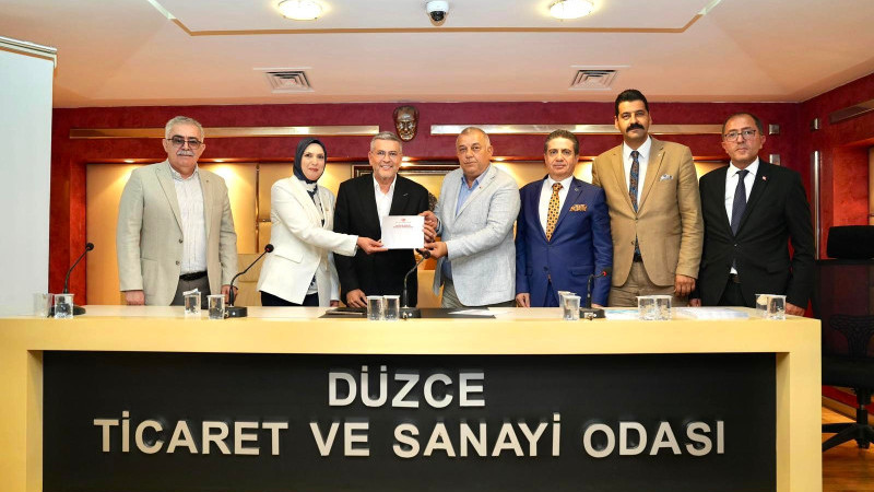 UYSAL, DÜZCE’DE VATANDAŞLARA TERÖRSÜZ TÜRKİYE’NİN ÖNEMİNİ ANLATTI