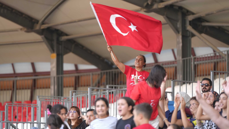 TARSUS’TA MİLLÎ HEYECAN VE ETKİNLİK BİR ARADA YAŞANDI