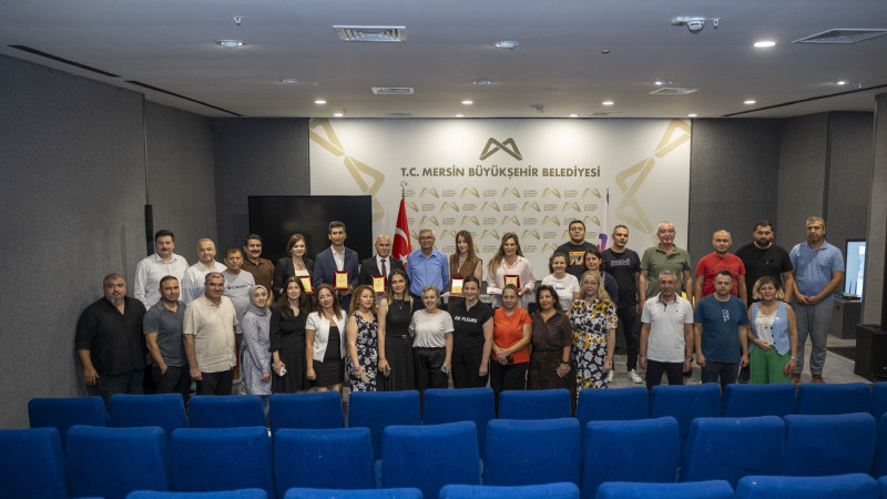 BÜYÜKŞEHİR’DE GÖREVDE YÜKSELEN MEMURLARA PLAKET VE TEŞEKKÜR BELGELERİ TAKDİM EDİLDİ
