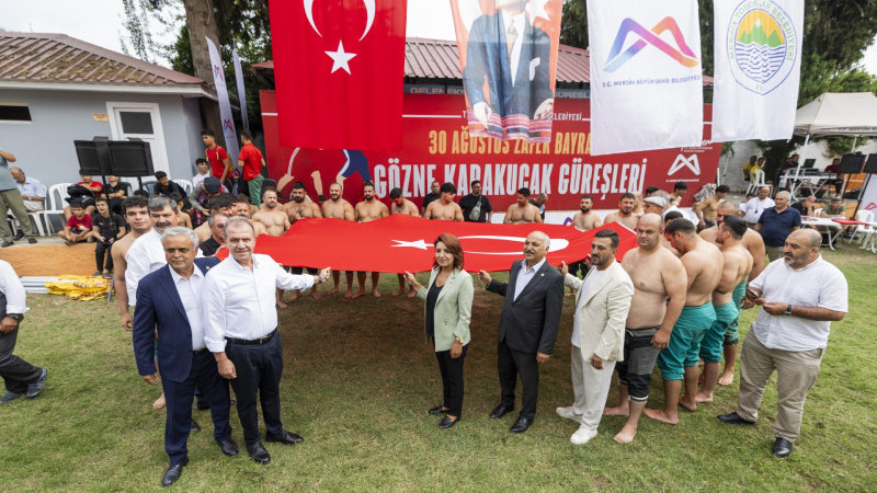 BAŞKAN SEÇER, 30 AĞUSTOS KAPSAMINDA DÜZENLENEN ‘GÖZNE KARAKUCAK GÜREŞLERİ’Nİ İZLEDİ