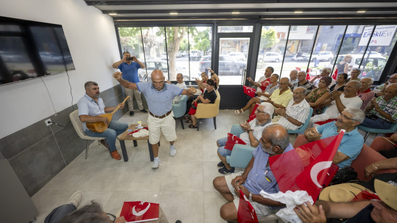 EMEKLİLER, ERDEMLİ EMEKLİ EVİ’NDE TÜRKÜLERLE BULUŞTU