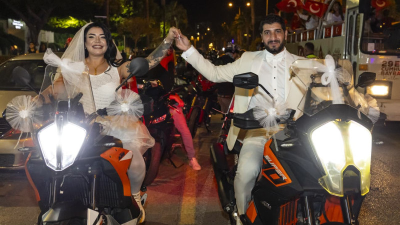 NİKAH MASASINDAN “CUMHURİYET KORTEJİ”NE