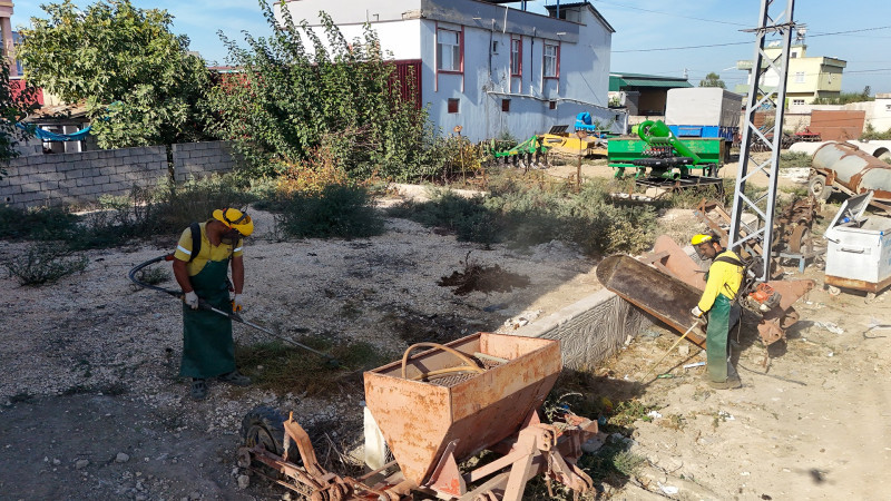 ÇÖPLÜ MAHALLESİNDE RUTİN TEMİZLİK VE BAKIM ÇALIŞMASI