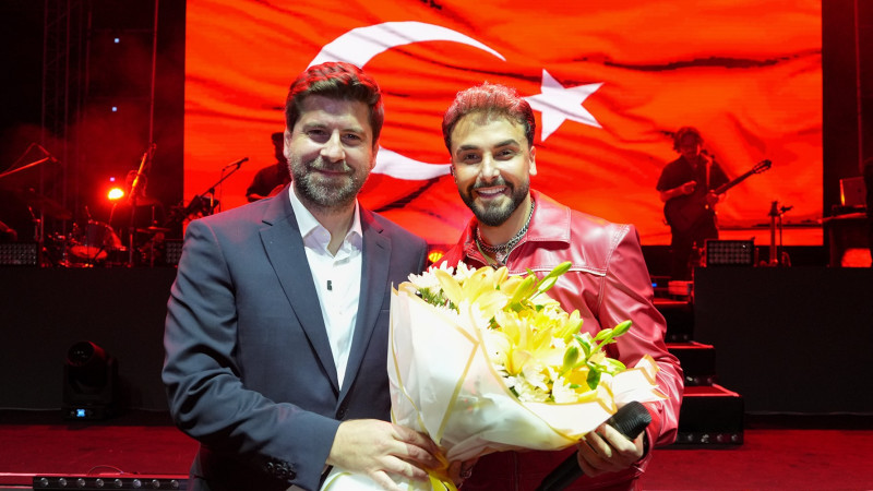 TARSUS’TA CUMHURİYET COŞKUSU SEFO KONSERİYLE ZİRVEYE ULAŞTI