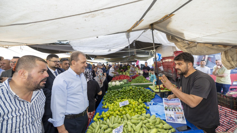 BAŞKAN SEÇER, KURDALİ’DE PAZAR ZİYARETİ YAPTI