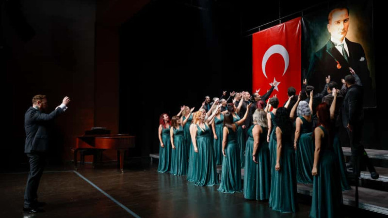 YENİŞEHİR BELEDİYESİNDEN COŞKULU CUMHURİYET KONSERİ