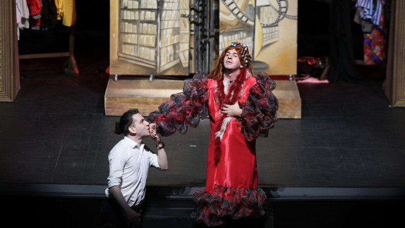 ŞEHİR TİYATROSU’NUN SEVİLEN OYUNU EYVAH NADİR İSTANBUL’DA DA BÜYÜK BEĞENİ TOPLADI