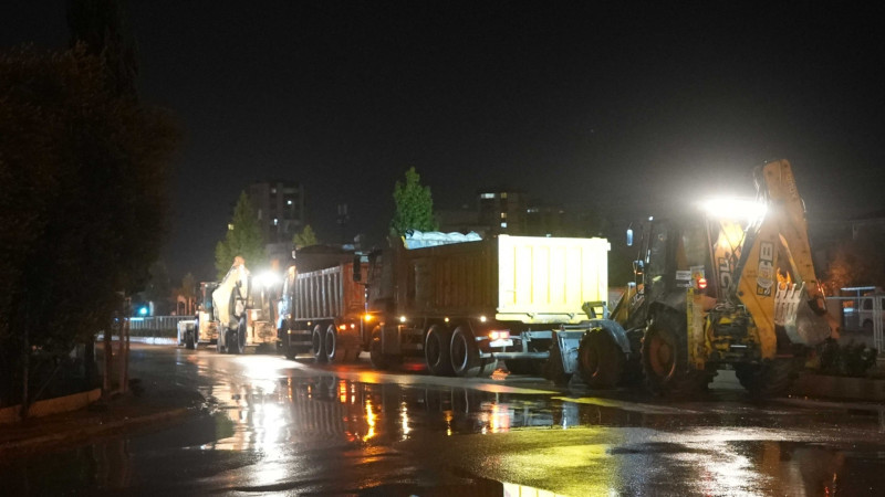 TARSUS BELEDİYESİ EKİPLERİ GECE BOYUNCA TEYAKKUZDAYDI