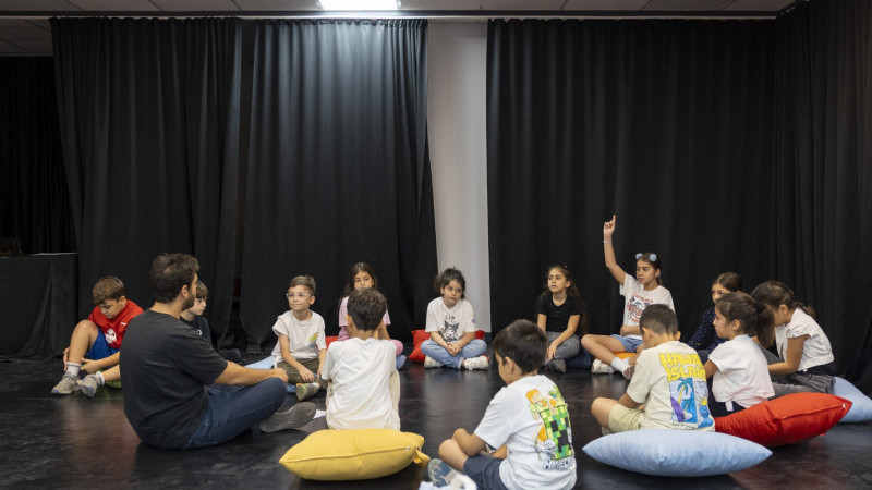 BÜYÜKŞEHİR BELEDİYESİ’NİN TİYATRO KURSU’NA YOĞUN İLGİ