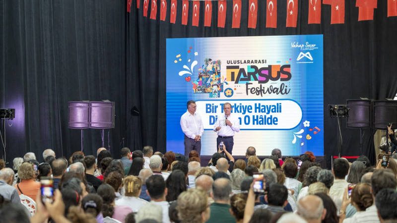 BAŞKAN SEÇER, 4. ULUSLARARASI TARSUS FESTİVALİ’NİN SON GÜNÜNDE SÖYLEŞİLERE KATILDI