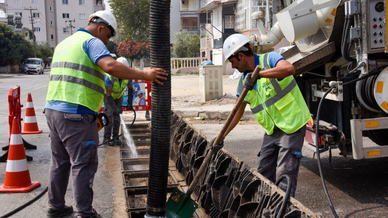 MESKİ, OLASI TAŞKINLARA KARŞI GECE GÜNDÜZ SAHADA ÖNLEM ALIYOR
