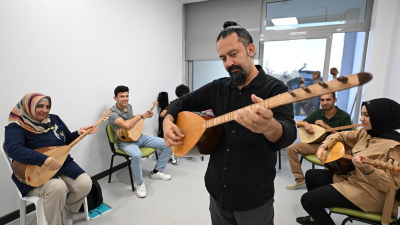 MERSİN BÜYÜKŞEHİR’İN ÜCRETSİZ ENSTRÜMAN KURSLARINA YOĞUN İLGİ