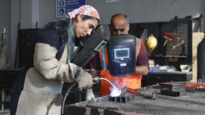 MERCEK’TE ÇELİK KAYNAK EĞİTİMLERİ SÜRÜYOR