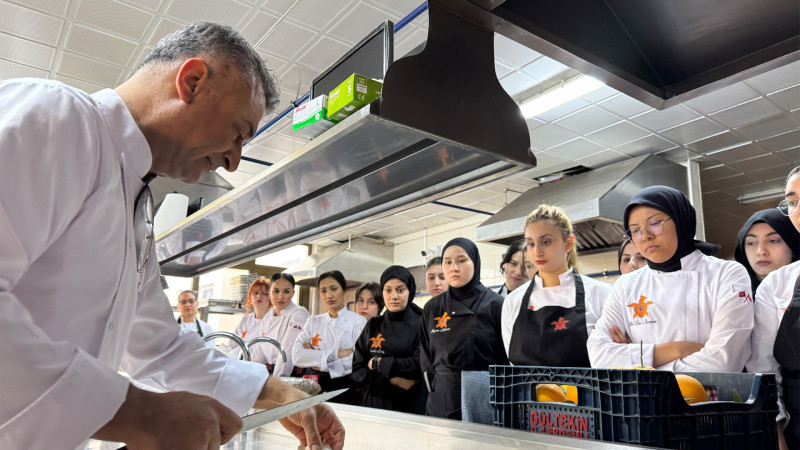 TARSUS BELEDİYESİ İSTİRİDYE MANTARLARINI GENÇ ŞEF ADAYLARIYLA BULUŞTURDU