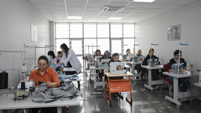 MERCEK’TE GİYİM ÜRETİM KURSLARINA YOĞUN İLGİ