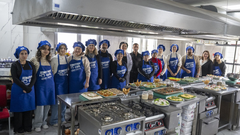 HALKKENT MERCEK’TE YENİ YIL COŞKUSU RENKLİ ATÖLYELERLE YAŞANDI