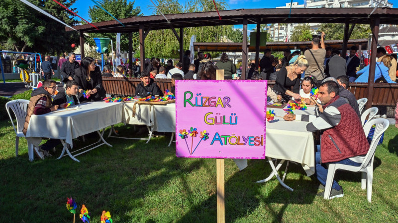  ‘3 ARALIK DÜNYA ENGELLİLER GÜNÜ’ DOLAYISIYLA ÖZEL GEREKSİNİMLİ BİREYLER ATÖLYELERDE BULUŞTU