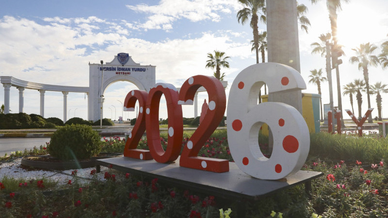 BÜYÜKŞEHİR BELEDİYESİ MERSİN’İ YENİ YILA HAZIRLADI