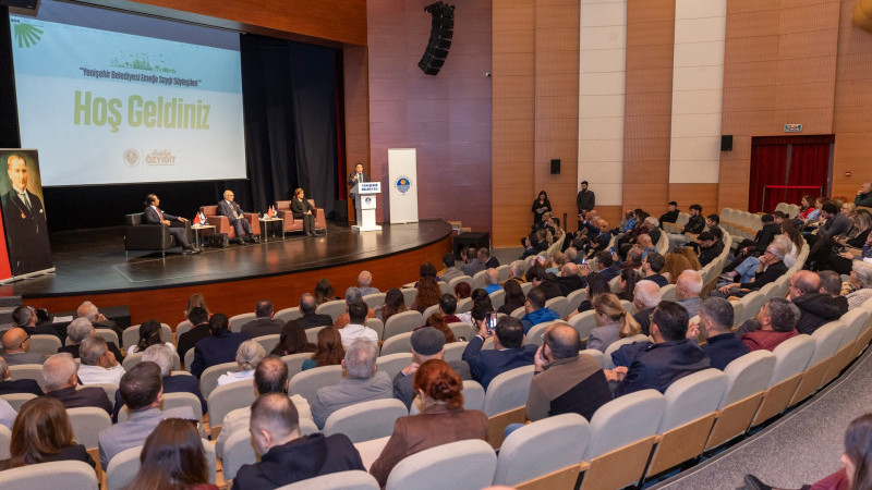 YENİŞEHİR BELEDİYESİNİN ONUR KONUĞU, PROF. DR. RUŞEN KELEŞ OLDU