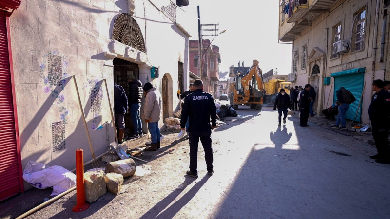 TARSUS’TA HALK SAĞLIĞINI TEHDİT EDEN “ÇÖP EV” TEMİZLENDİ