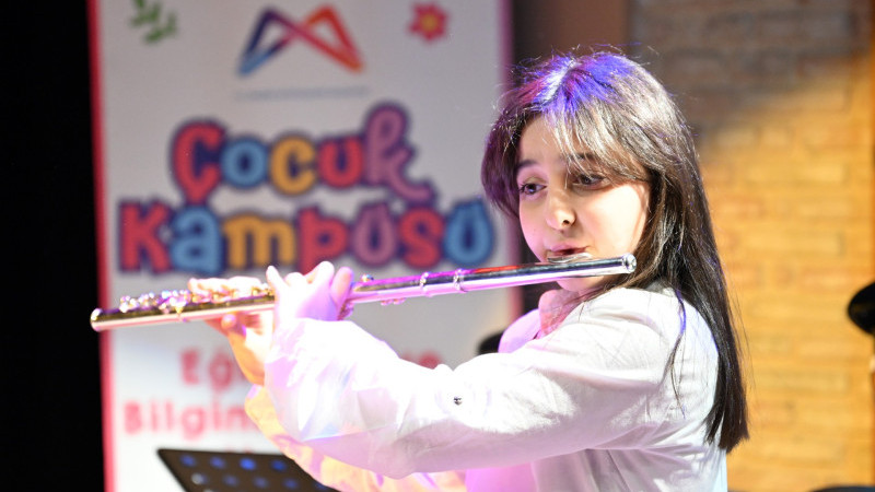 ÇOCUK KAMPÜSÜ ÖĞRENCİLERİNDEN SANAT ŞÖLENİ