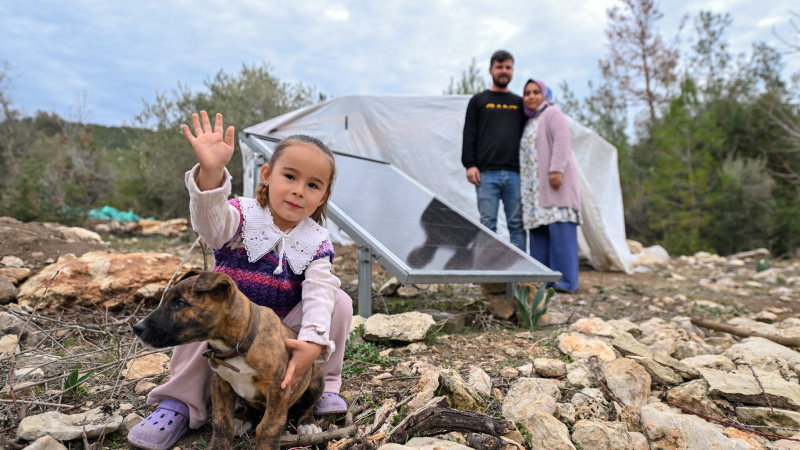 GÜNEŞ PANELİ DESTEĞİ KONARGÖÇER YÖRÜKLERİN HAYATINI KOLAYLAŞTIRIYOR