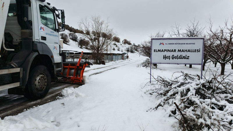 EKİPLER KARLA MÜCADELE ÇALIŞMALARINI SÜRDÜRÜYOR