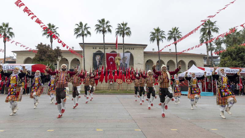 MERSİN’İN DÜŞMAN İŞGALİNDEN KURTULUŞUNUN 104. YIL DÖNÜMÜ KENTTE COŞKUYLA KUTLANDI