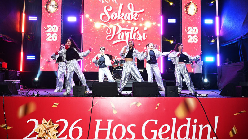 MERSİNLİLER YENİ YILA BÜYÜKŞEHİR İLE ‘MERHABA’ DEDİ