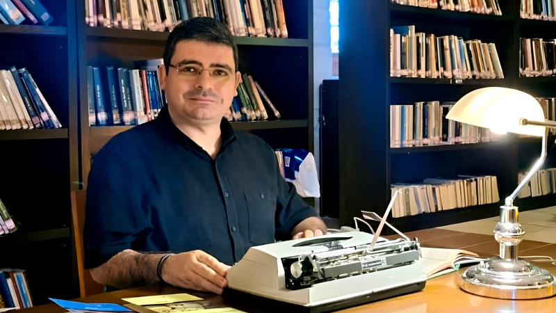 YILIN İLK KİTAP FUARINDA BAŞAR ŞEKER OKURLARIYLA BULUŞUYOR