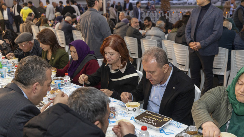 BAŞKAN SEÇER İLE MERAL SEÇER, ERDEMLİLERLE İFTAR SOFRASINDA BULUŞTU