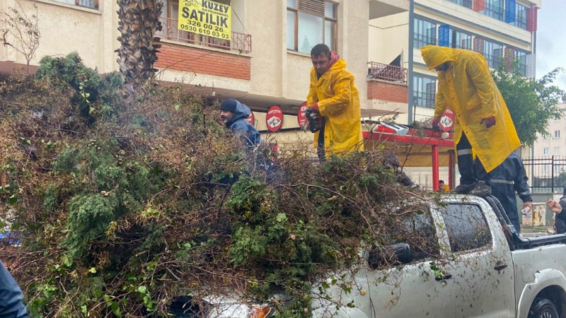 YENİŞEHİR BELEDİYESİ FIRTINAYA KARŞI SEFERBER OLDU!