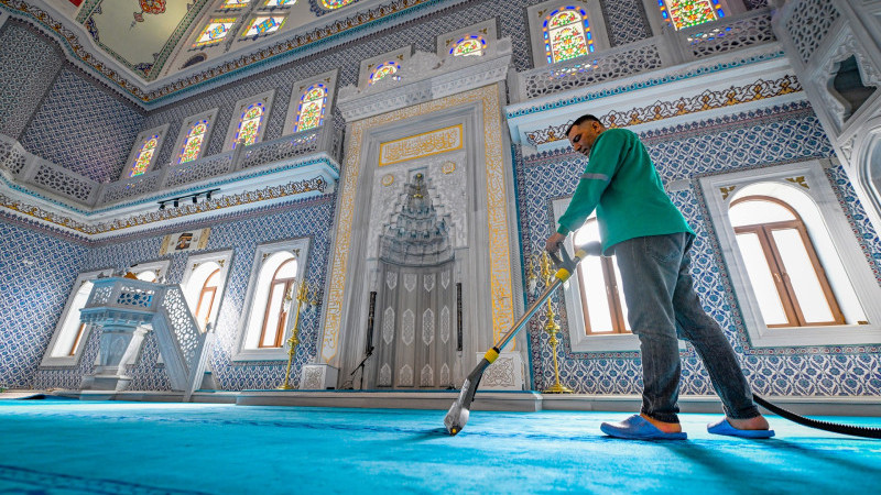 KENT GENELİNDE İBADETHANELER TİTİZLİKLE TEMİZLENİYOR