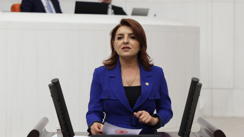 İŞSİZLİK DÜŞMÜYOR, GENÇLER İŞ ARAMAKTAN VAZGEÇİYOR!