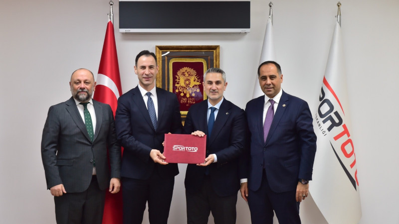 KIRATLI: “MERSİN’E YENİ BİR GENÇLİK KAMPI KAZANDIRIYORUZ”