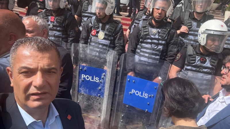 CHP’LİLER MECLİS’E YÜRÜDÜ, OZAN VARAL’DAN “HALKIN İRADESİ” VURGUSU