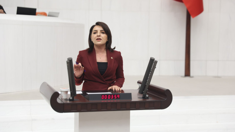 KIŞ: “SORULARA CEVAP YOK, SAYFALAR DOLUSU HİKÂYE VAR”
