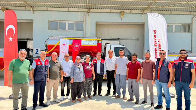 ÜRETİCİLERE BASINÇLI SU TANKERLERİ DAĞITILDI