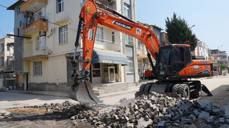MİTHATPAŞA’DA 17 SOKAK 10 BİN TON SICAK ASFALTLA YENİLENDİ