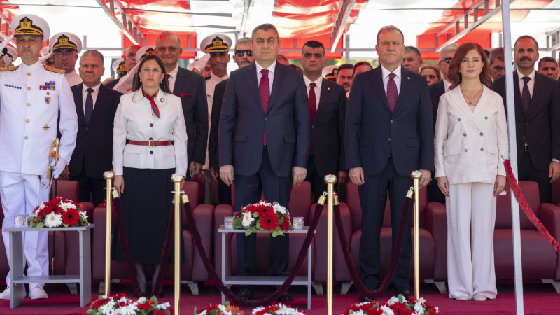 BAŞKAN SEÇER VE MERAL SEÇER, MERSİNLİLERLE ZAFER BAYRAMI COŞKUSUNU PAYLAŞTI
