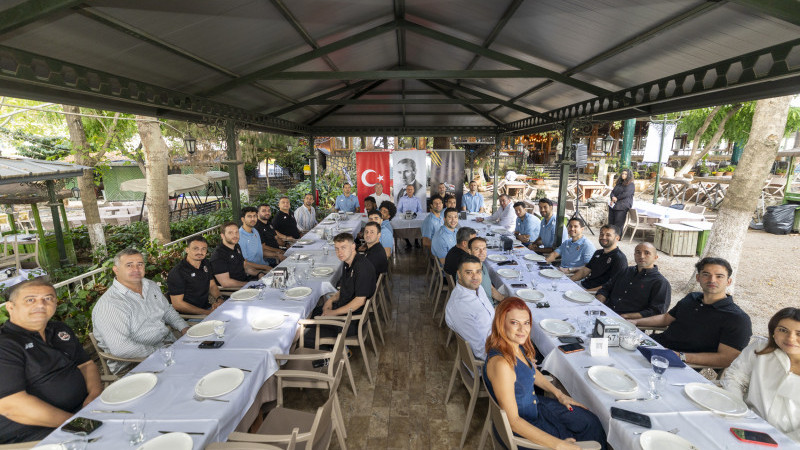 BAŞKAN SEÇER, MSK ERKEK BASKETBOL TAKIMI İLE BİR ARAYA GELDİ