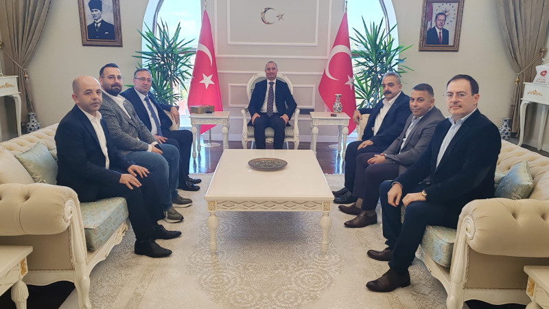 TARSUS TİCARET BORSASI YÖNETİMİNDEN KAYMAKAM MEHMET ALİ AKYÜZ’E ZİYARET